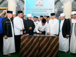 Gubernur Edy Rahmayadi Tandatangani Prasasti Masjid Agung Medan