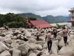 Poldasu Kerahkan Personel Bantu Evakuasi Korban Bencana Longsor di Humbahas