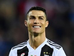 Tak Masuk 10 Besar Dunia, Ronaldo Hanya Tertawa