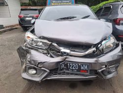 Hindari Kejaran Polisi, Mobil Mini Bus Diduga Bawa Narkoba Masuk Parit