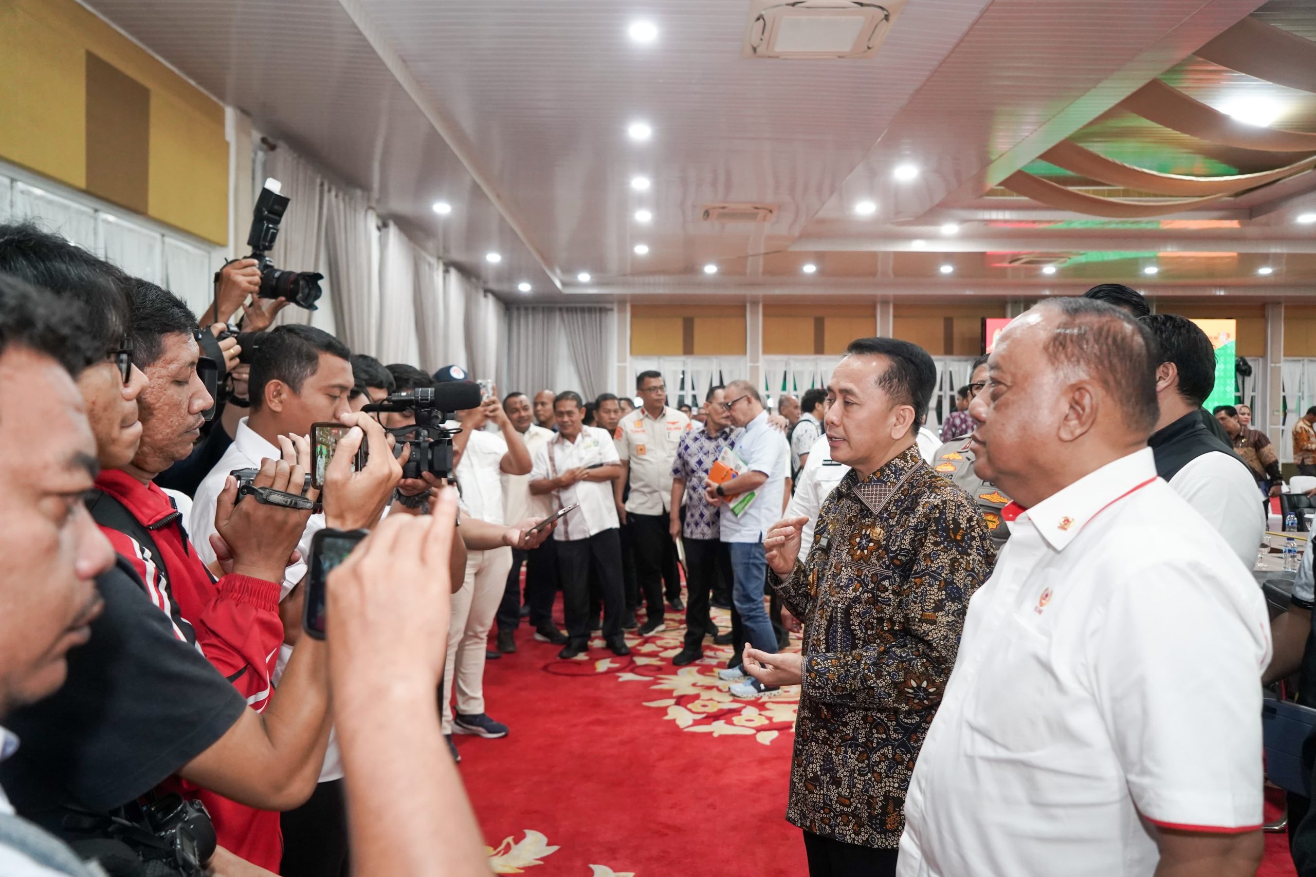 Pj Gubernur Sumatera Utara (Sumut) Agus Fatoni memimpin Rapat Koordinasi Percepatan Persiapan Pelaksanaan PON XXI Aceh-Sumut di Aula Tengku Rizal Nurdin Jalan Sudirman Nomor 41 Medan.