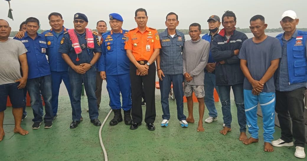 Lima  nelayan asal Kabupaten Langkat tiba dengan selamat di Belawan setelah sempat terapung di laut. 