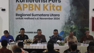 Kepala Perwakilan Kemenkeu Sumut yang juga menjabat sebagai Kepala Kanwil DJP Sumut I, Arridel Mindra (tiga kiri) pada pemaparan APBN Kita Regional Sumut untuk realisasi sampai November 2024 di Gedung Keuangan Negara 