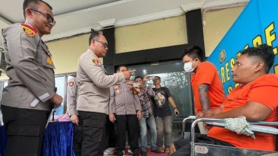 Kapolrestabes Medan KBP Gidion Arif Setyawan menginterogasi salah satu tersangka spesialis curanmor.