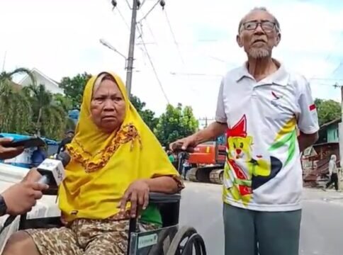 Eksekusi rumah warga saat itu dilakukan dua alat berat excavator dengan merubuhkan lebih dari 10 bangunan yang berdiri di atas lahan tersebut seperti