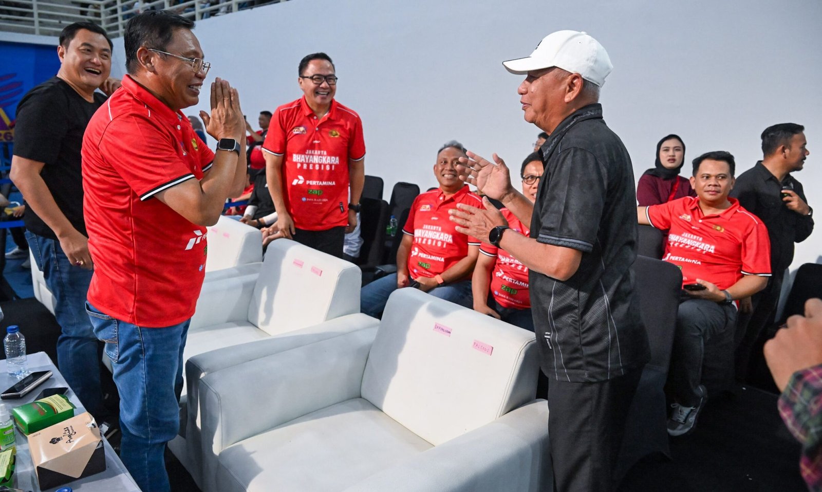 Wakil Gubernur Sumut, Surya menyaksikan Pertandingan Big Match Tim Putra Pro Liga Volley 2026 antara Tim Jakarta Lavani melawan Tim Jalarta Bhayangkari Presisi di GOR Indoor Volley, Sumut Sport Centre, Minggu (18/1/2026).