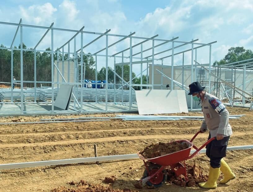 Brimob Poldasu Bangun Puluhan Rumah Hunian Sementara ( Huntara ) untuk Korban Banjir Bandang dan Longsor di Sipirok Tapsel.