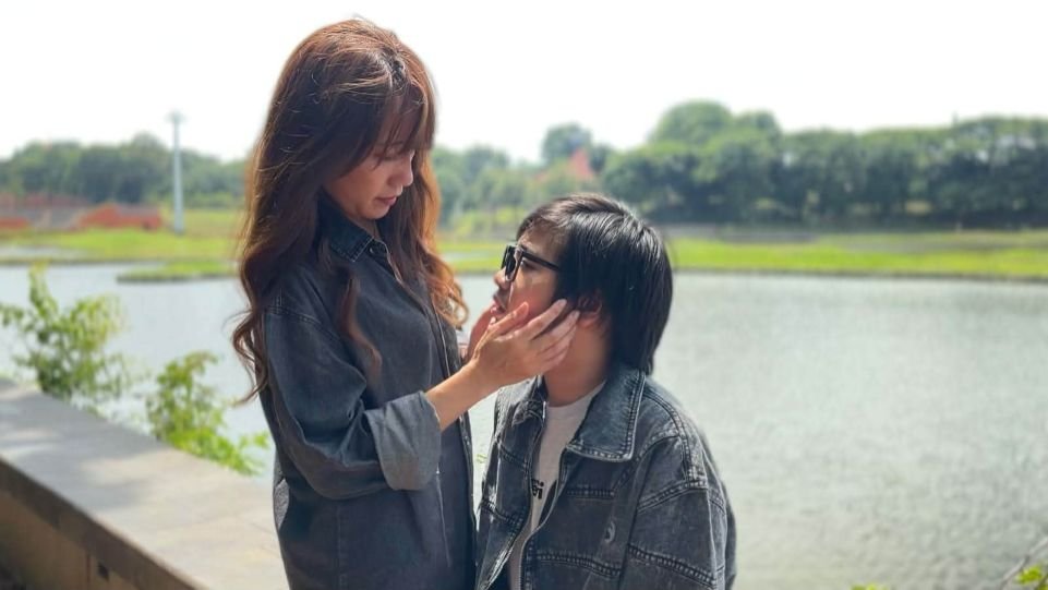 Kenneth Trevi rilis lagu Dyslexia Man dan film Aku Kamu dan Suatu Hari Kita.