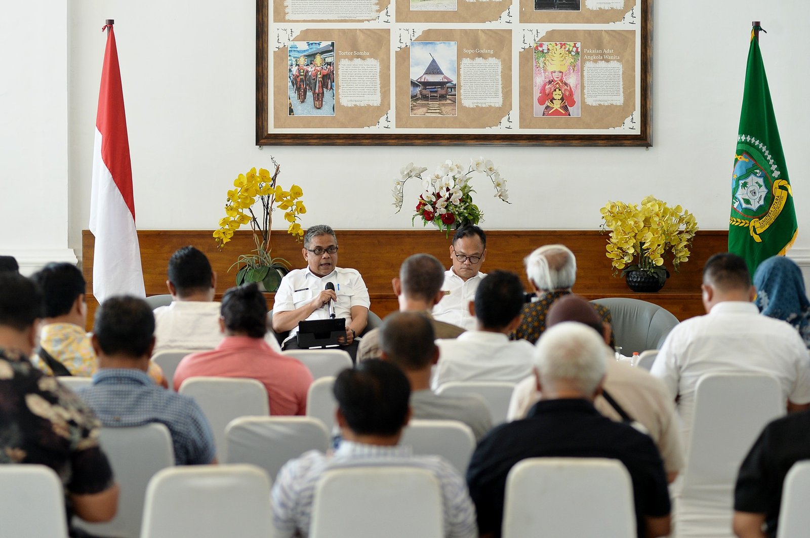 Pemerintah Provinsi Sumatera Utara (Sumut) melalui Dinas Pekerjaan Umum dan Penataan Ruang (PUPR) Provinsi Sumut melakukan Konferensi Pers terkait Realisasi Pembangunan Infrastruktur Tahun 2025 dan Rencana Tahun 2026, serta Progres Penanganan Infrastruktur Pasca Bencana. Kegiatan yang difasilitasi Dinas Kominfo Sumut ini berlangsung di Lobby Dekranasda Lantai 1 Kantor Gubernur Sumut Jalan Diponegoro 30 Kota Medan, Rabu (28/1/2026).