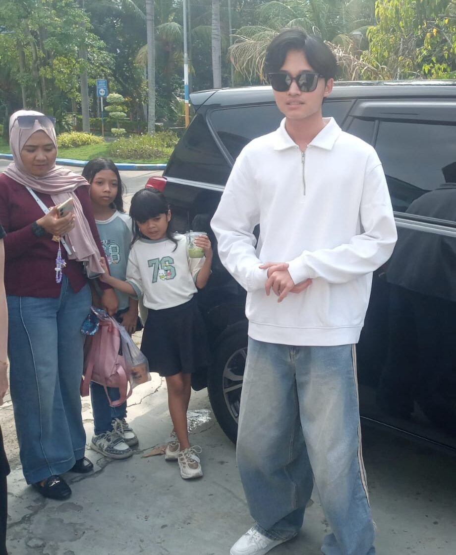 Guest Star SCTV The Icon Indonesia Riwan Fadilah.