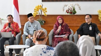 Temu Pers bersama dengan Dinas Sosial Provinsi Sumatera Utara dan Bidang Statistik Sektoral Dinas Komunikasi dan Informatika Provinsi Sumut, tentang “Penanganan Kemiskinan di Sumatera Utara". Kegiatan ini difasilitasi Dinas Kominfo Sumut yang berlangsung di Lobby Dekranasda Lantai 1 Kantor Gubernur Sumut Jalan Diponengoro Nomor 30 Medan,