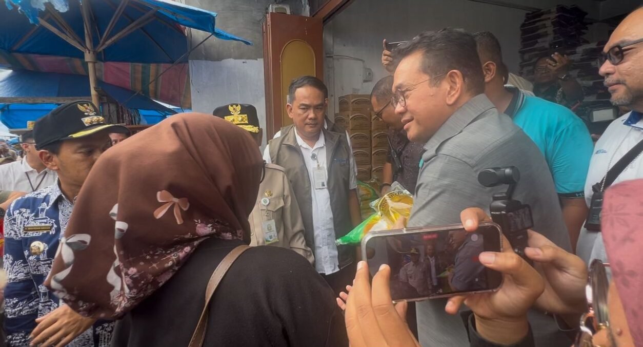 Menteri Perdagangan RI, Budi Santoso dan beberapa Dirjen dari Kemendag RI melakukan Sidak ke pasar tradisional di wilayah Sumut.
