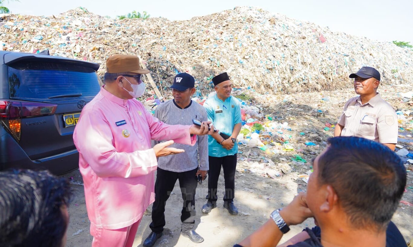 Bupati Batu Bara , H.Baharuddin Siagian Guna melihat secara langsung kondisi pengelolaan sampah serta mengevaluasi daya tampung TPA