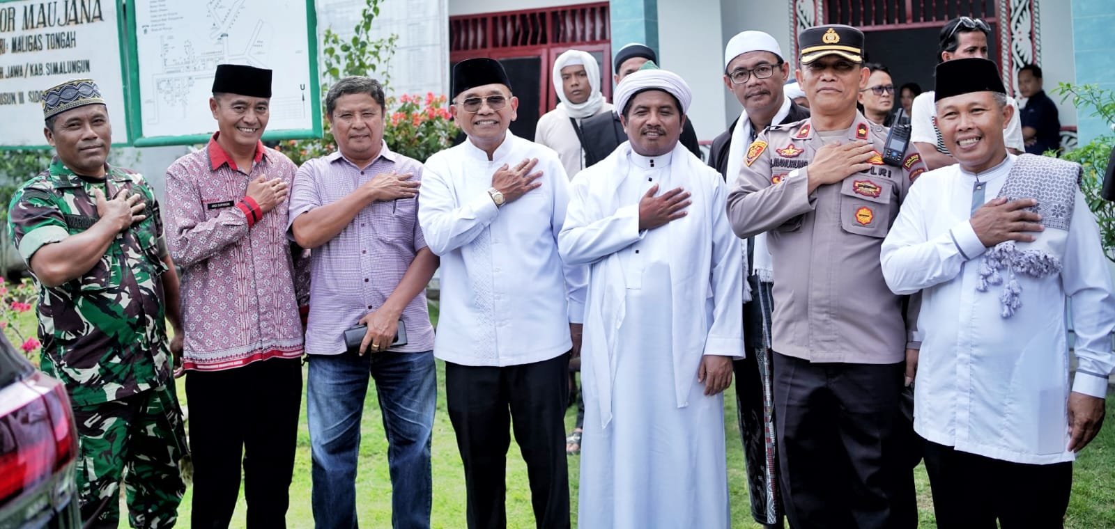 Usai Sholat Jum’at di Masjid Al Ikhlas, Bupati Simalungun Tinjau Pelayanan Kantor Nagori Maligas Tongah.