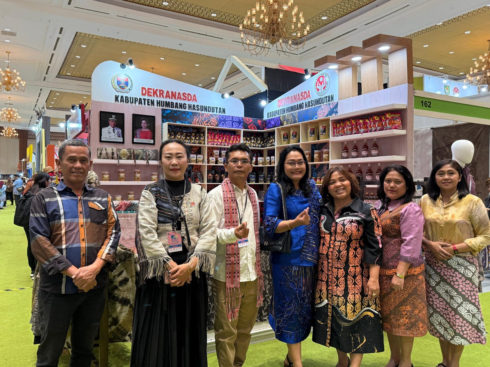 Ketua Dekranasda Taput Ny.Neny Angelina menghadiri ajang Inacraft 2026 di Jakarta