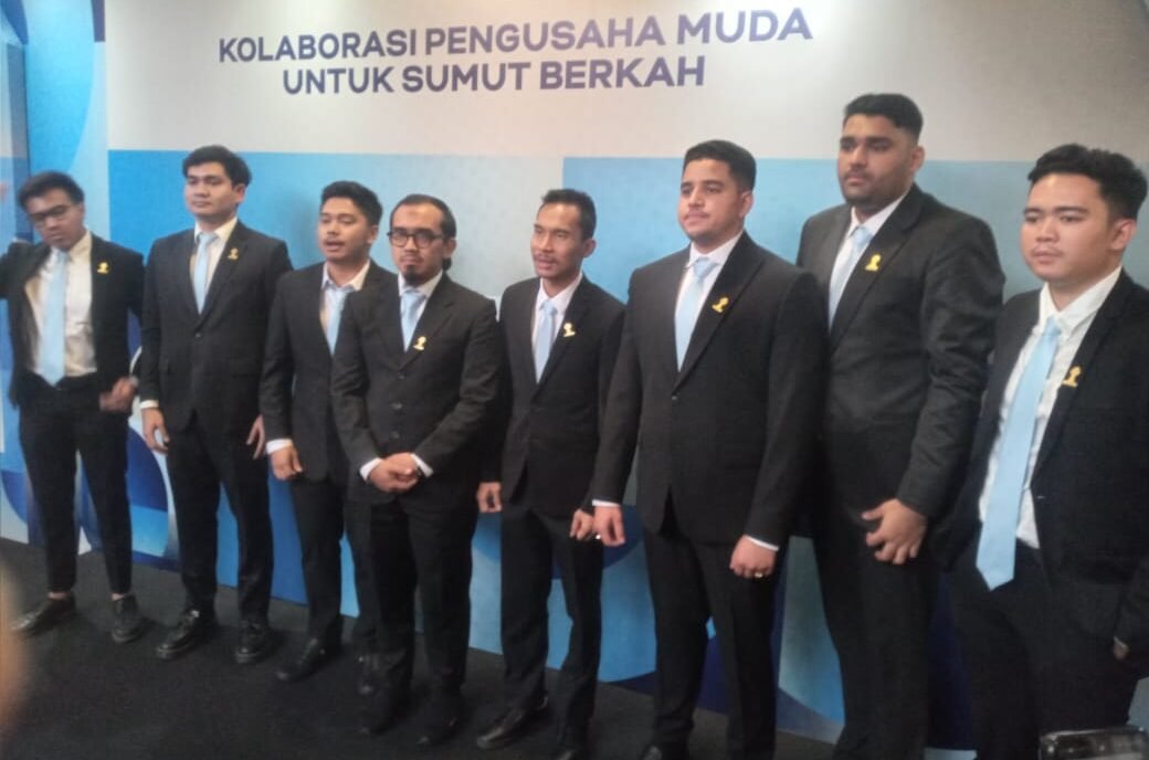 Ketua BPD HIPMI Sumatera Utara priode 2026-2029 Dian Iskandar Nasution (CLIFFRS) (nomor empat dari kanan) berfoto bersama dengan segenap pengurus.