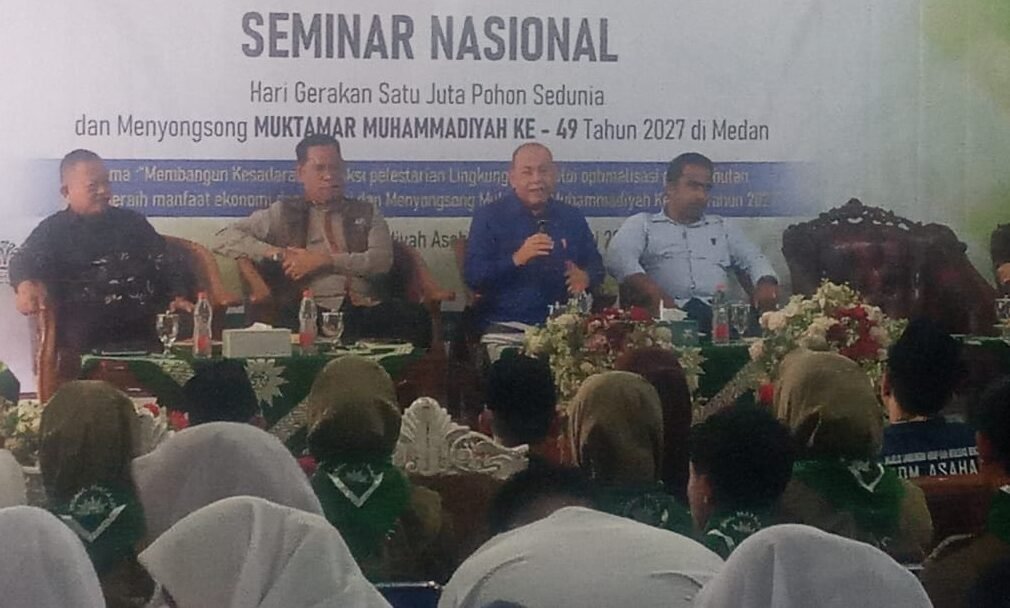 Kepala BPDAS dan Hutan Lindung Asahan Barumun Ahmad Taufik Siregar, S.Hut, M.Si, Ketua Fraksi PAN DPRD Sumatera Utara Ir.H.Yahdi Khoir Harahap, MBA dan Direktur Lembaga Mitra Lestari Hijau DR.Rahmat Suryanto Pringadi, SP, MP menjadi pembicara di seminar nasional hari gerakan satu juta pohon sedunia dan menyongsong muktamar Muhammadiyah ke 49 tahun 2027. 