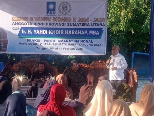 Anggota DPRD Sumut Ir.H.Yahdi Khoir Harahap, MBA saat memberikan kata sambutan di agenda reses di Dusun VIII, Desa Rawang Lama, Asahan. 