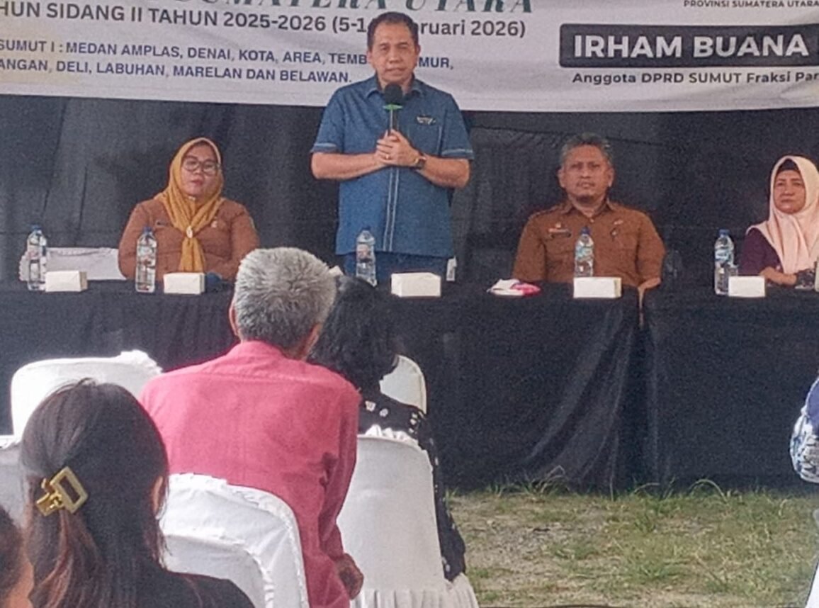  Anggota DPRD Sumatera Sumut Irham Buana Nasution, SH, M.Hum saat reses di Kelurahan Sitirejo - III. Plt Camat Medan Amplas Fernanda, S.STP danLurah Sitirejo - III Ruminda Anjelina Simanjuntak, SH turut hadir di kegiatan reses. 