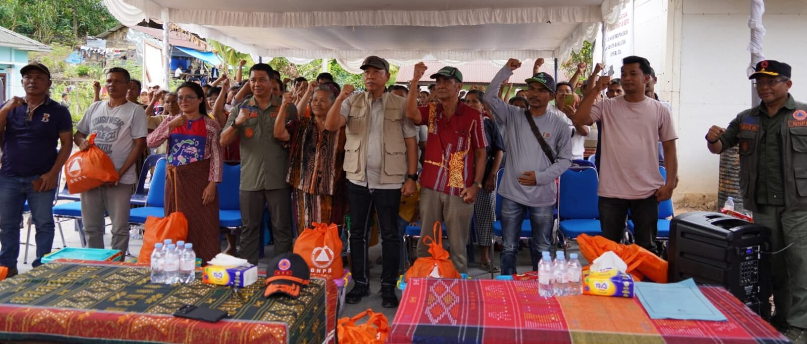 Kepala BNPB pusat Letjen TNI Suharyanto tinjau rumah Huntara di Adiankoting Taput.