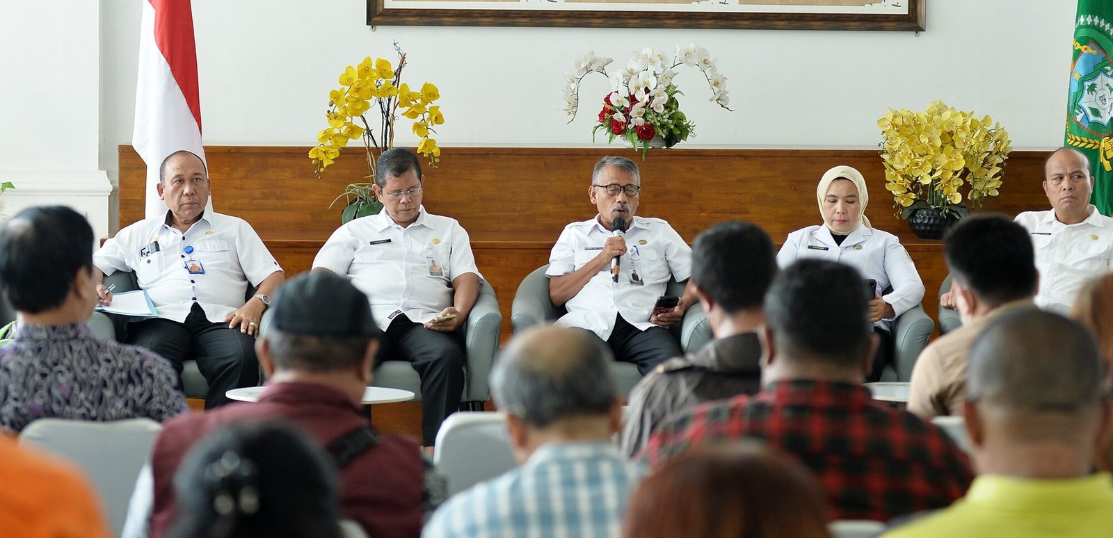 Pemerintah Provinsi Sumatera Utara (Sumut) melalui Asisten Pemerintahan dan Kesejahteraan Rakyat Sekretariat Daerah Provinsi Sumut Basarin Yunus Tanjung dan Badan Penanggulangan Bencana Daerah Provinsi Sumut melakukan Konferensi Pers terkait Perkembangan Penanganan Bencana Alam di Sumut. Kegiatan yang difasilitasi Dinas Kominfo Sumut ini berlangsung di Lobby Dekranasda Lantai 1 Kantor Gubernur Sumut Jalan Diponengoro Kota Medan,