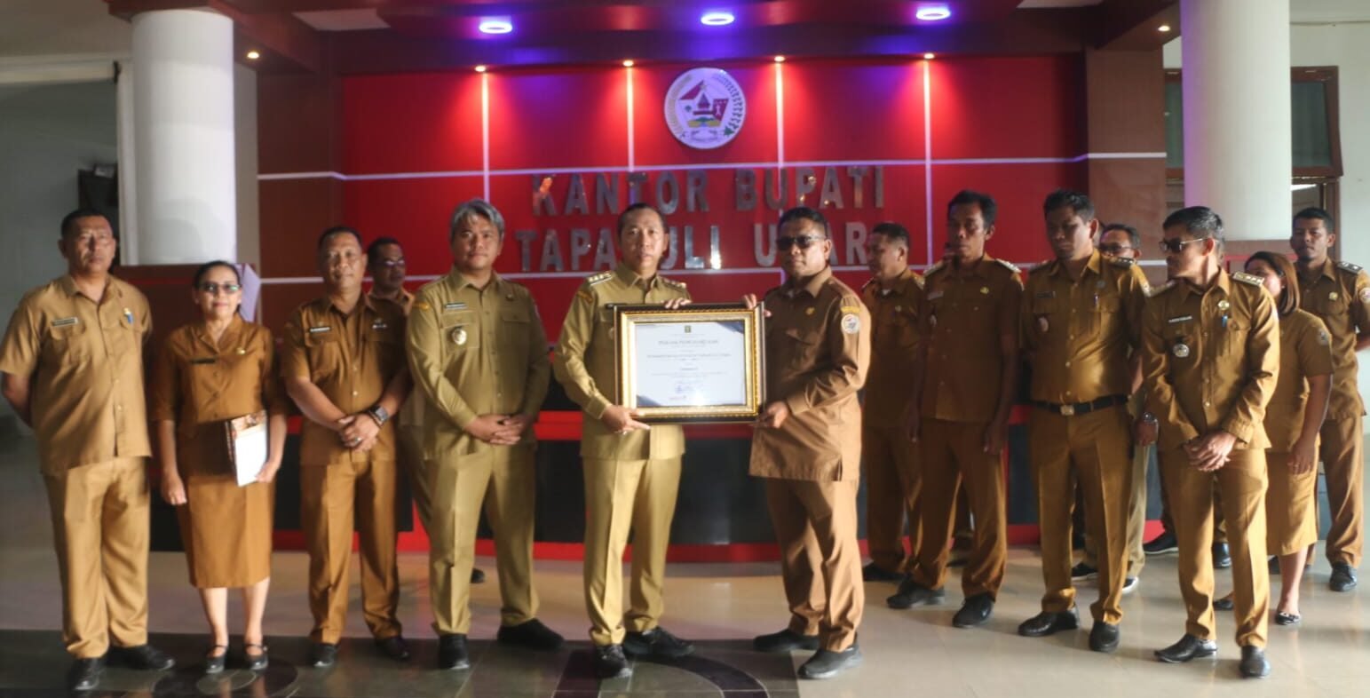 Tapanuli Utara menerima tiga penghargaan bidang hukum dari Kanwil Kemenkum Sumut.