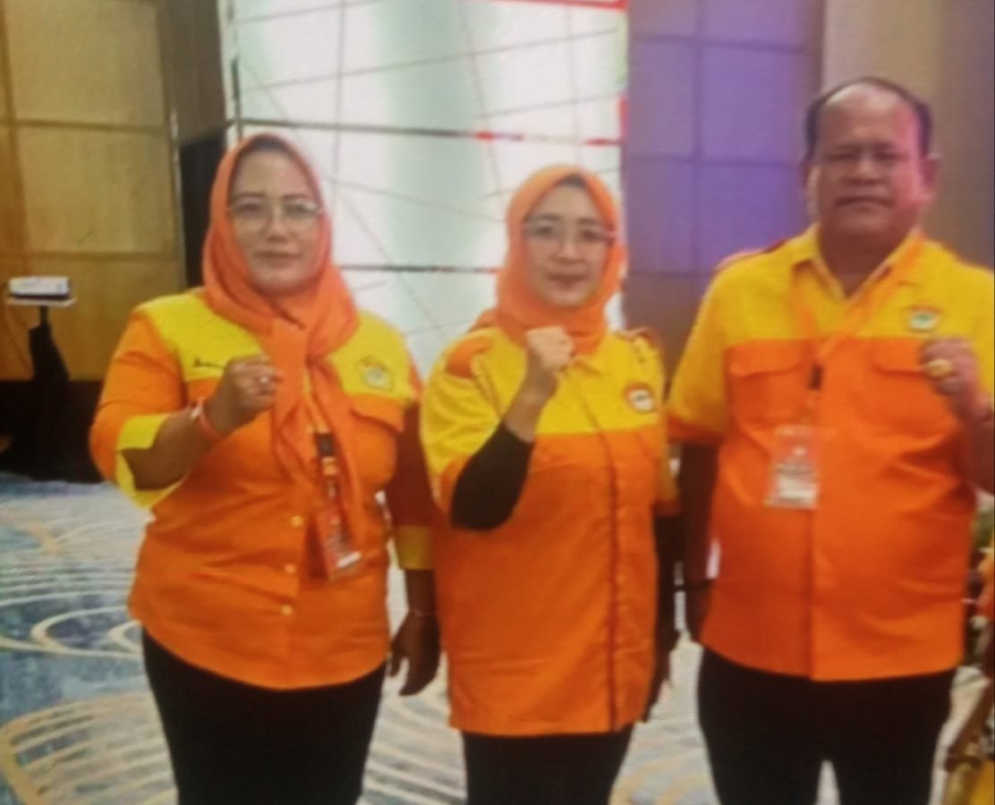 Viktor Silaen ( kanan) berfoto bersama dengan peserta Musda ke 14 PDK Kosgoro Sumatera Utara tahun 2026.