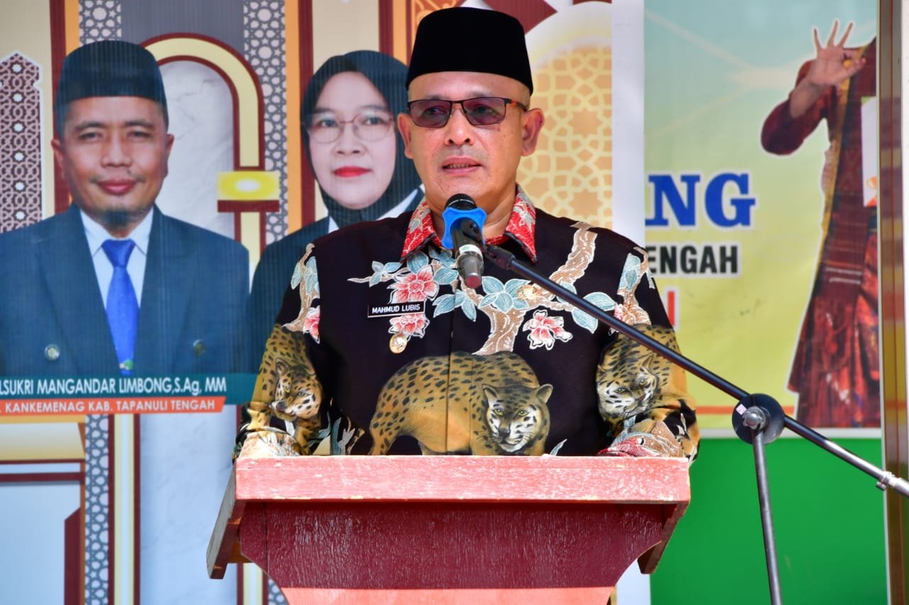 Wakil Bupati Tapteng Mahmud Efendi saat memberikan kata sambutan pada acara Isra Mi'raj Nabi Muhammad SAW di Sekolah MAN 3 Tapteng, Kamis (5/2/2026).