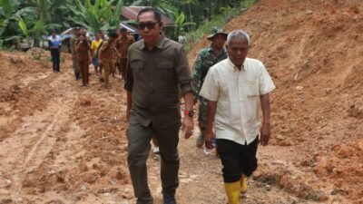 Kunjungan kerja Bupati JTP Hutabarat ke daerah terdampak bencana di Kecamatan Adiankoting.