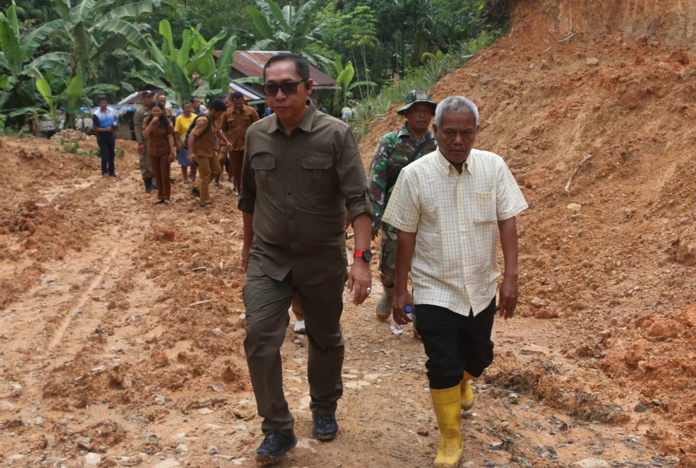 Kunjungan kerja Bupati JTP Hutabarat ke daerah terdampak bencana di Kecamatan Adiankoting.