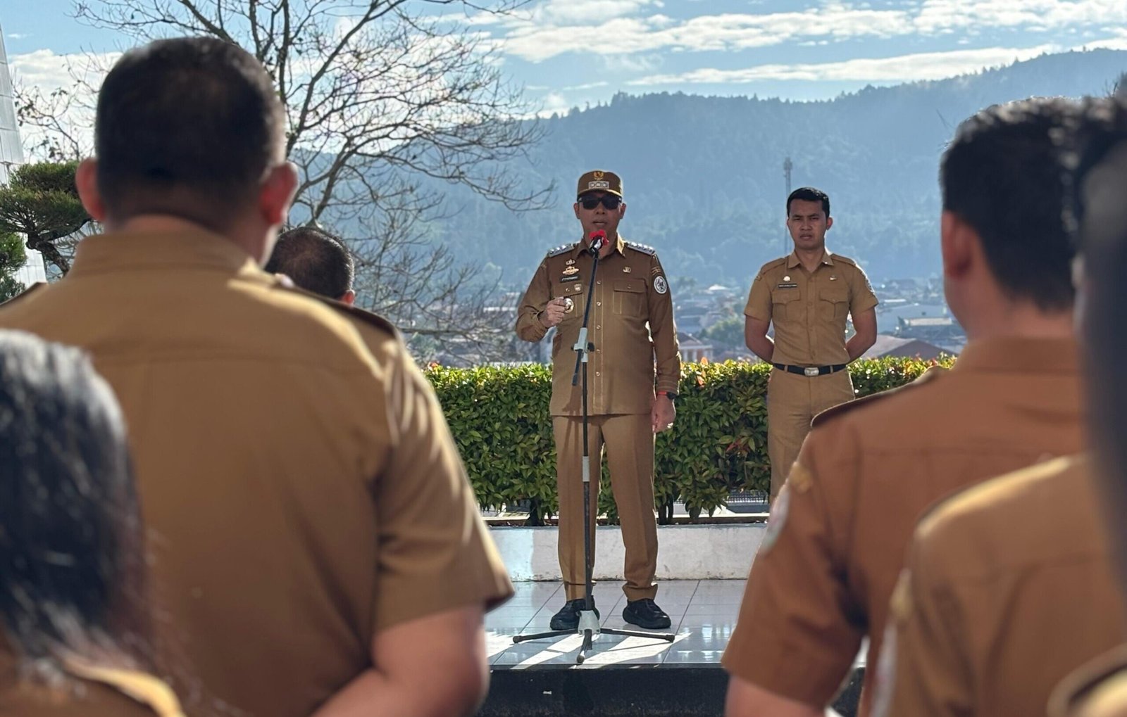 Bupati JTP Hutabarat pimpin apel kesiagaan menghadapi libur panjang.