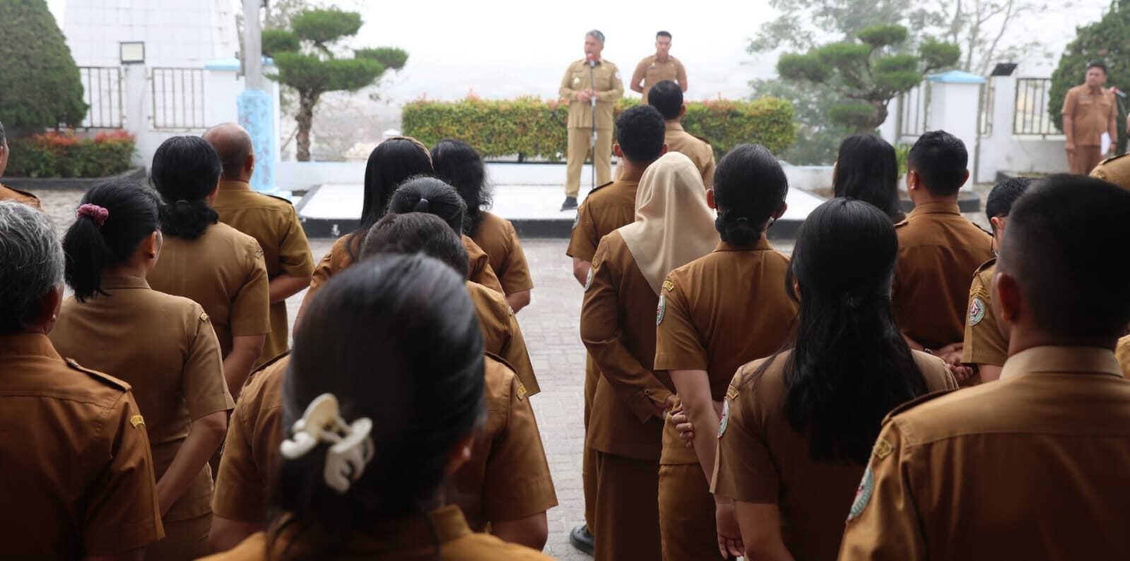 Wabup Taput berulangkali menekankan dalam setiap apel pagi pentingnya disiplin ASN untuk pelayanan optimal.