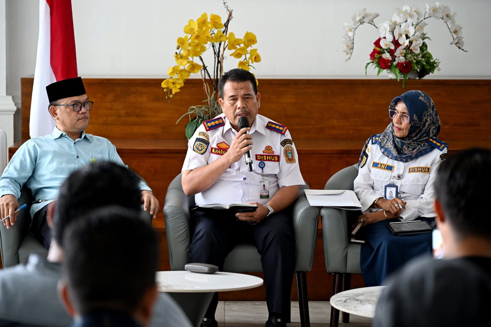 Dinas Perhubungan Provinsi Sumatera Utara, memberikan keterangan Pers kepada awak media terkait “Realisasi Bus Listrik Medan, Binjai, Deliserdang (Mebidang), Mudik Gratis dan Jalur Aman Pulang Kampung" di Lobby Dekranasda Lt.1, Kantor Gubernur Sumatera Utara, Jumat (6/3/2026).