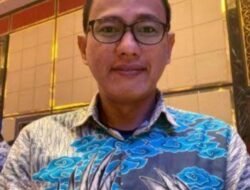 Rupiah Melemah Dekati Rp17.000 per Dolar AS, IHSG Turun dan Harga Emas Melonjak