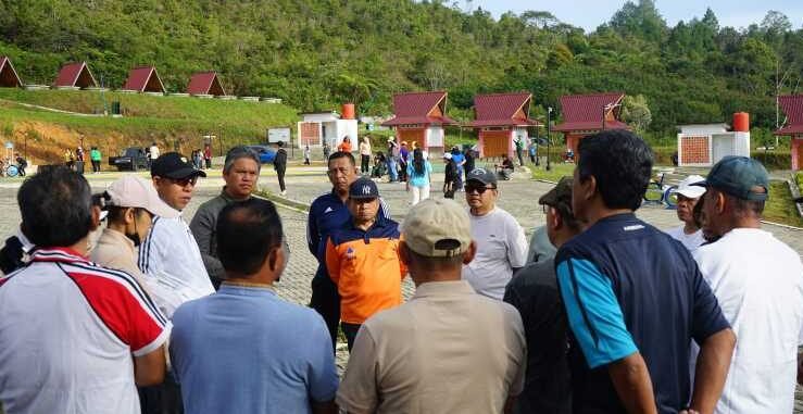 Senam bersama di Lapangan Menara Pandang Salib Kasih dirangkai rapat terkait optimalisasi disiplin ASN.