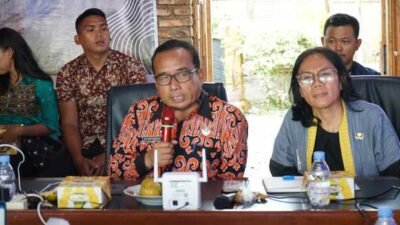 Rakor Modifikasi Cuaca dihadiri Kadis Kominfo Taput Donna Situmeang dan Plt BPBD Binhot Aritonang.