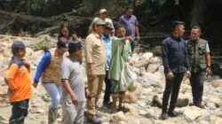 Banjir dan tanah longsor kembali melanda wilayah Pahae Taput, Bupati JTP Hutabarat turun meninjau situasi.