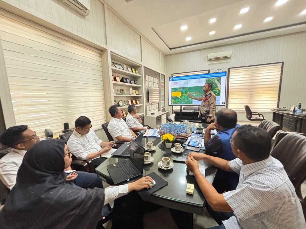 Kepala BBPJN Sumut Hardy P Siahaan saat menerima kunjungan Bupati Taput di Medan..