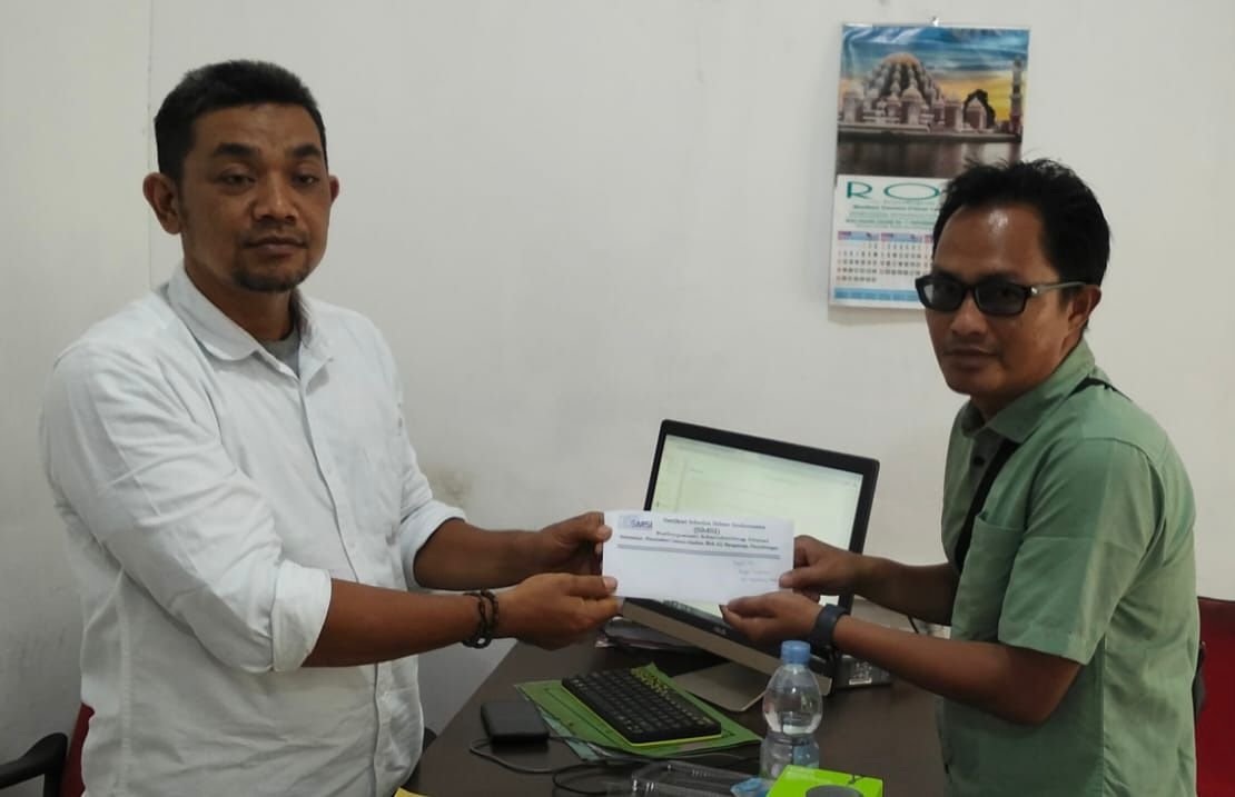 Pengurus SMSI Madina menyerahkan laporan ke Kepala Inspektorat terkait dugaan penyelewengan ADD oleh Kades Jambur Baru, Kecamatan Batang Natal pada Rabu (1/4/2026).
