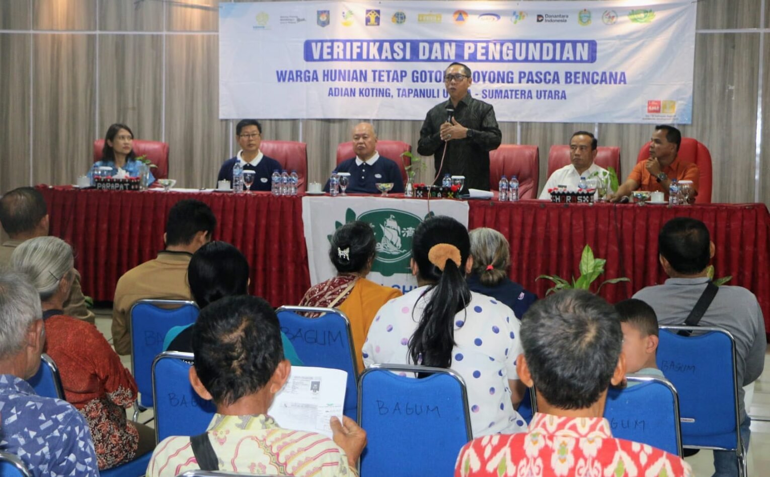 Pengundian 70 Rumah Huntap pasca bencana di Adiankoting dipimpin Bupati Taput JTP Hutabarat.