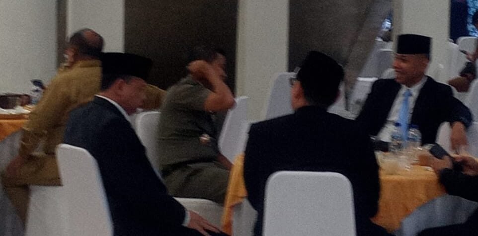 Di suasana lebaran Idul Fitri 1447 H. DPRD Sumatera Utara Sumut menggelar acara halal bil halal di area  lobi  ruang rapat  paripurna. 