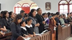 Ibadah Jumat Agung Bupati Taput Ajak Jemaat Gaungkan Kembali Wisata Rohani