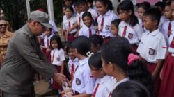 Kunker Bupati ke desa terpencil di Parmonangan diwarnai layanan administrasi kependudukan.