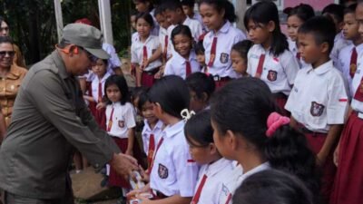 Kunker Bupati ke desa terpencil di Parmonangan diwarnai layanan administrasi kependudukan.