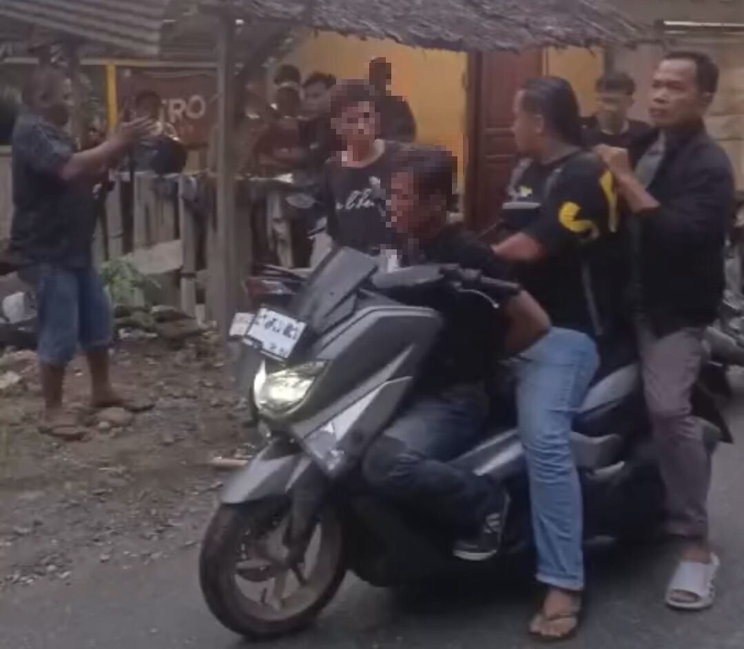Petugas kepolisian dari Satreskrim Polresta Deli Serdang mengamankan pelaku.