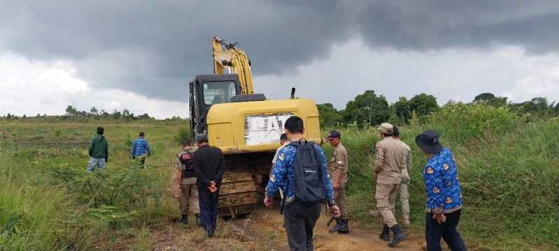 Sekda Taput Henry Sitompul meninjau kawasan Pertanian Terpadu di Desa Silait-lait Kecamatan Siborongborong dalam rangka percepatan optimalisasi.