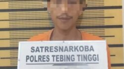 Pelaku yang diamankan petugas kepolisian.
