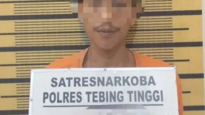 Pelaku yang diamankan petugas kepolisian.