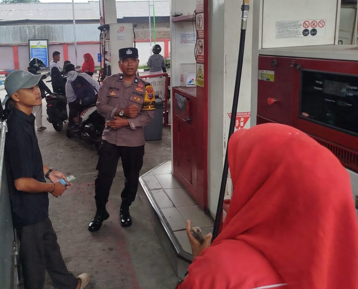Polres Tebing Tinggi Pengamanan dan Monitoring di SPBU Yos Sudarso.
