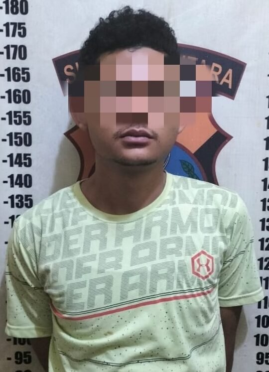 Pelaku yang diamankan pihak kepolisian.